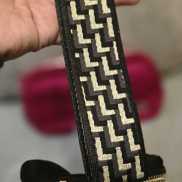 New Lululemon Black Metallic Belt Bag 1L - Picture 2 of 11